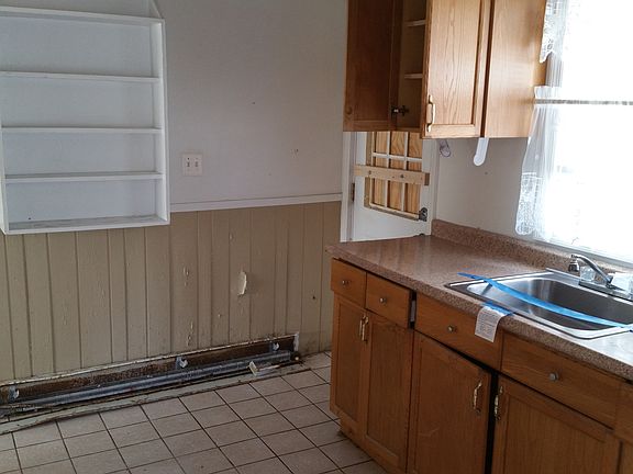 3rd image of 44 Bartine St