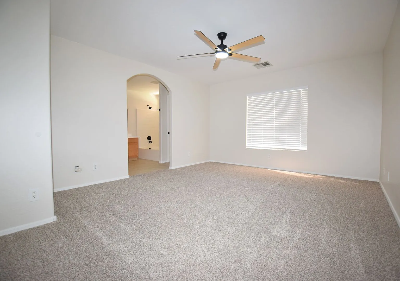 Beautiful remodeled 4 bedroom home! — Photo 4
