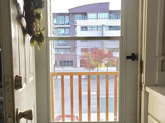3rd image of 817 S Center St APT 4