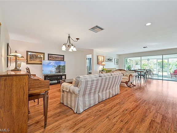 3rd image of 1544 Covington Cir E
