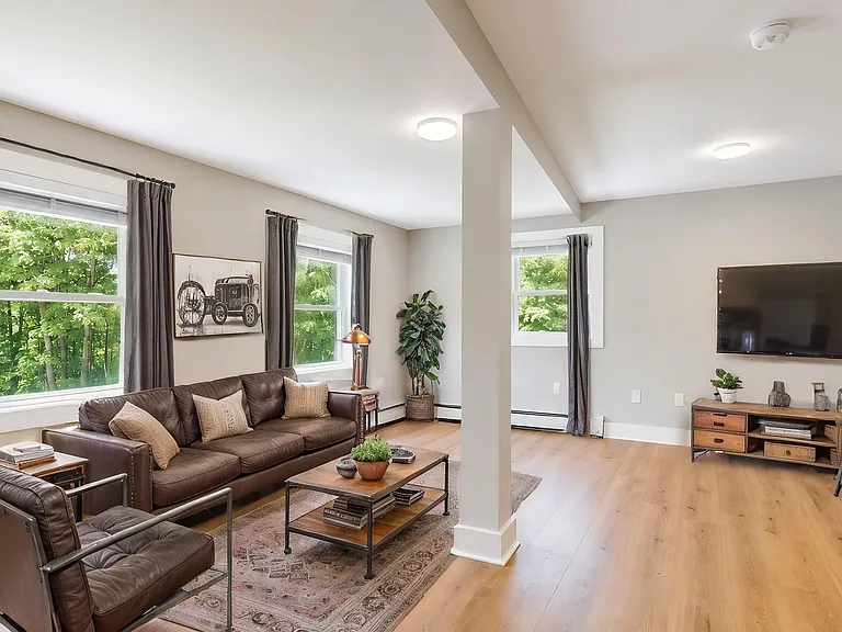 832 Washington St #4 — Photo 8