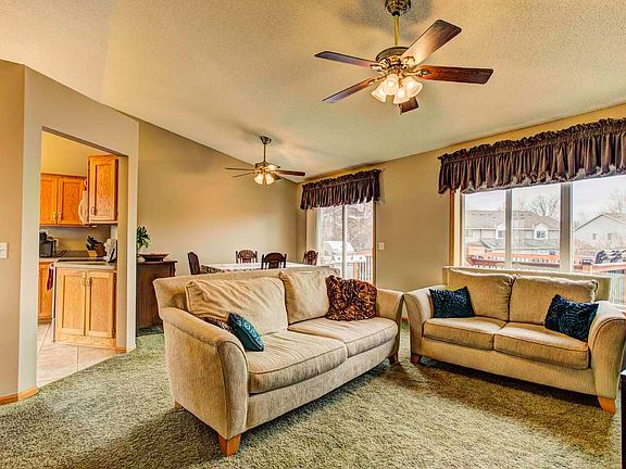5th image of 692 Lois Ln