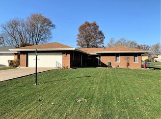611 Country Ln, Beecher, IL 60401