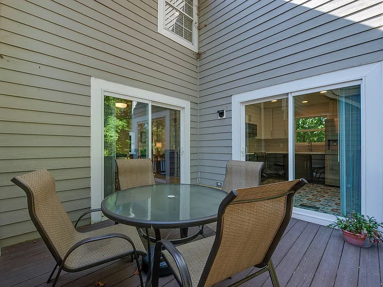 9006 Saint Thomas Ln — Photo 40