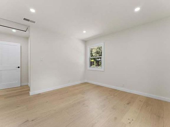 3rd image of 1501 Darlene Ave
