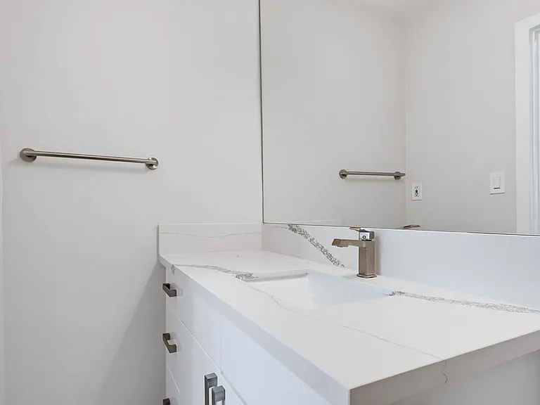 Kester Apartments — Photo 46
