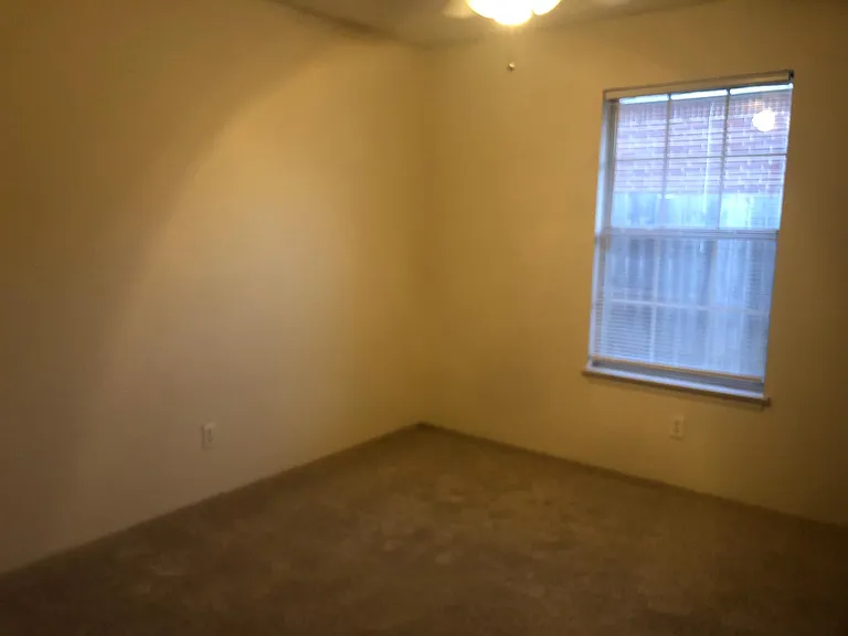 1900 N Caton Dr — Photo 14