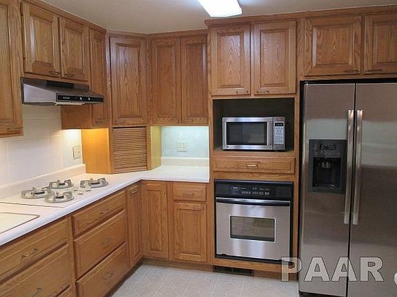 3rd image of 733 N Limestone Ln