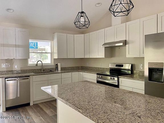 3rd image of 10130 ISOM Avenue