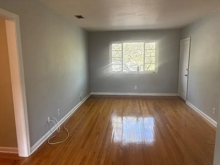 2842 Sydney St #4 — Photo 9