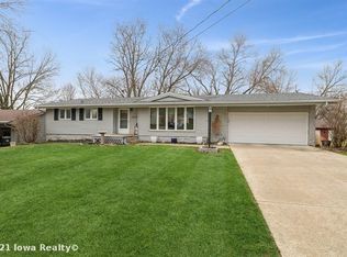 2075 NW 80th Pl, Clive, IA 50325