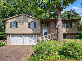 8275 Valleywood Ln, Portage, MI 49024