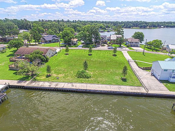 3rd image of W Lake Shore Dr