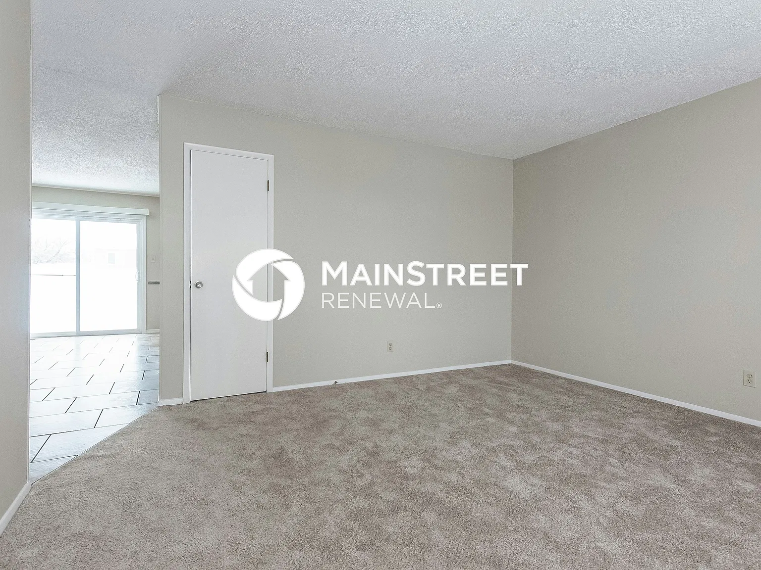 742 Doyne Dr — Photo 3