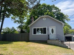 51 Locust Dr, Rocky Point, NY 11778