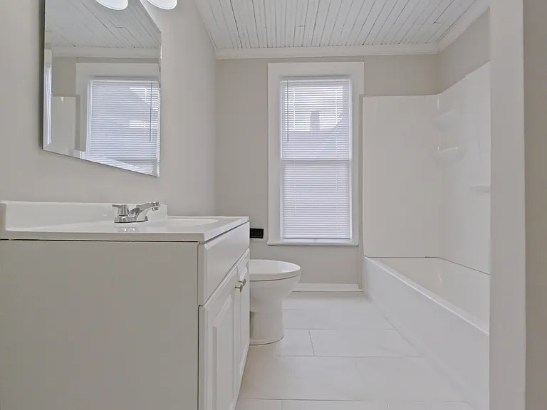 304 Oakwood St — Photo 14