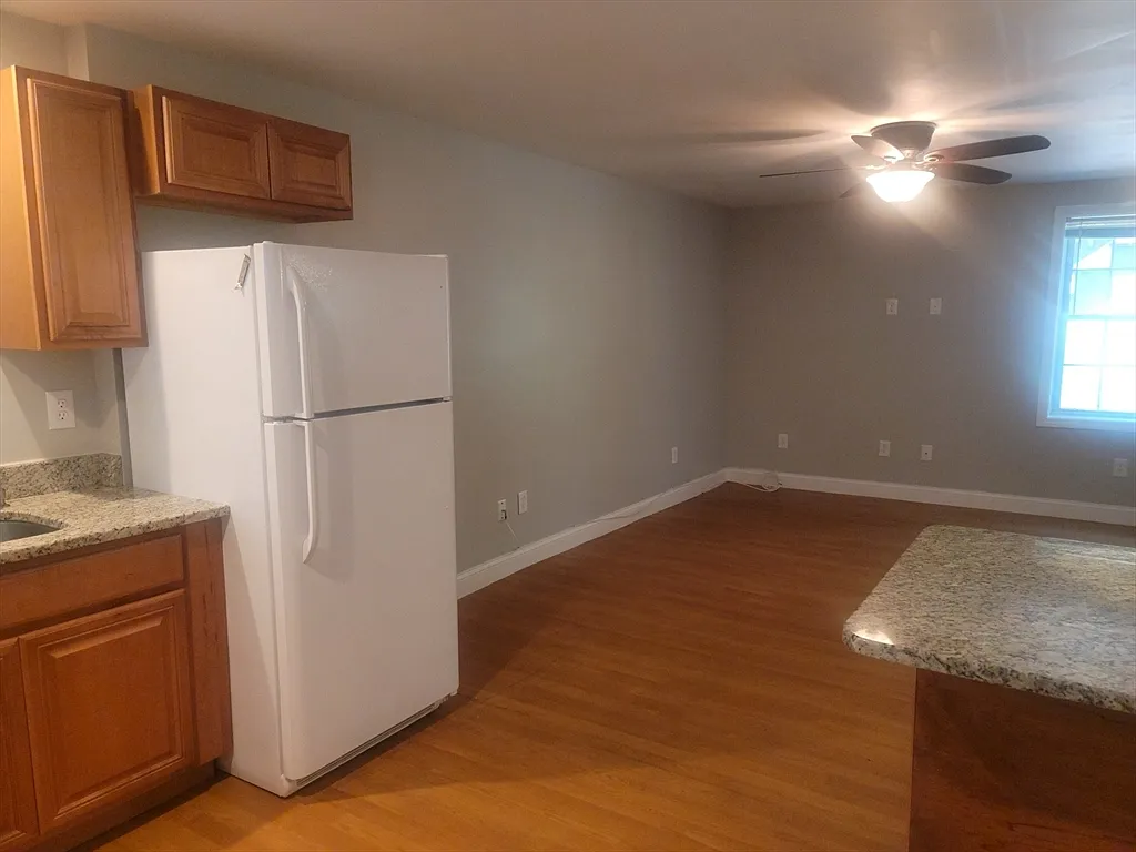 1 bed, 1.0 bath, 756 sqft, $1,975 — Photo 3