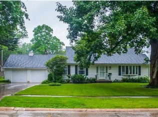 285 Indiandale Rd SE, Cedar Rapids, IA 52403