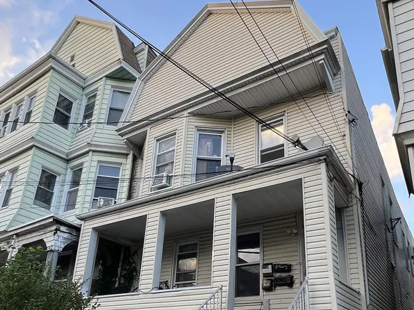 95 W 17th St, Bayonne, NJ 07002