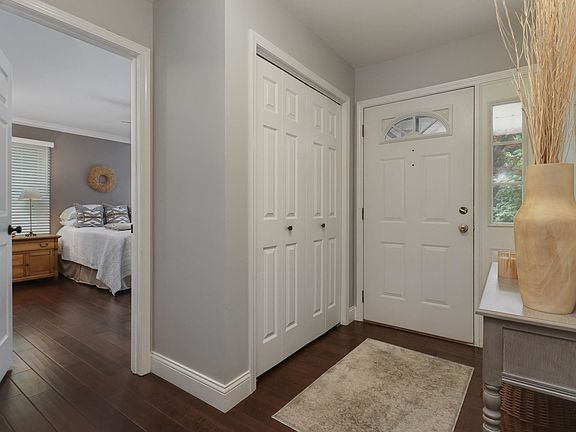 5th image of 1701 Sweetbriar Dr