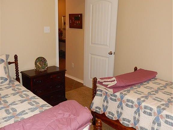 3rd image of 331 Hunters Hill Dr