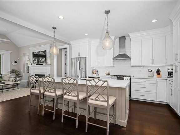 4th image of 32 Hawk Ln #48