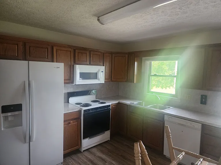 1810 N Main St — Photo 11