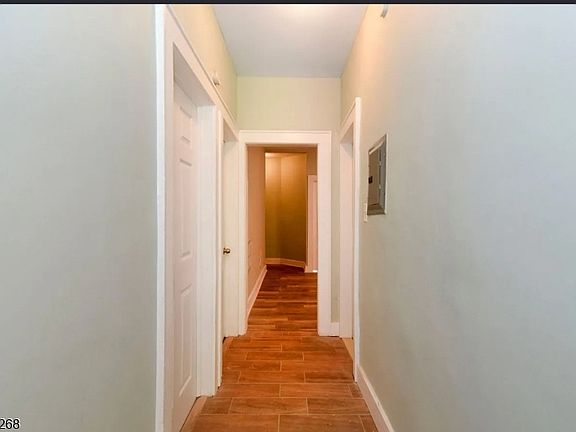 4th image of 231 Wainwright St