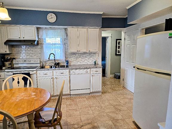 5th image of 35 Harrison Avenue