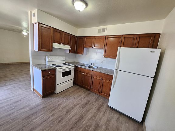 5th image of 3415 E Earll Dr