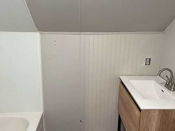 3rd image of 617 S Runnymeade Ave #B