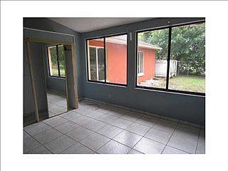 5th image of 834 Dennis Ave