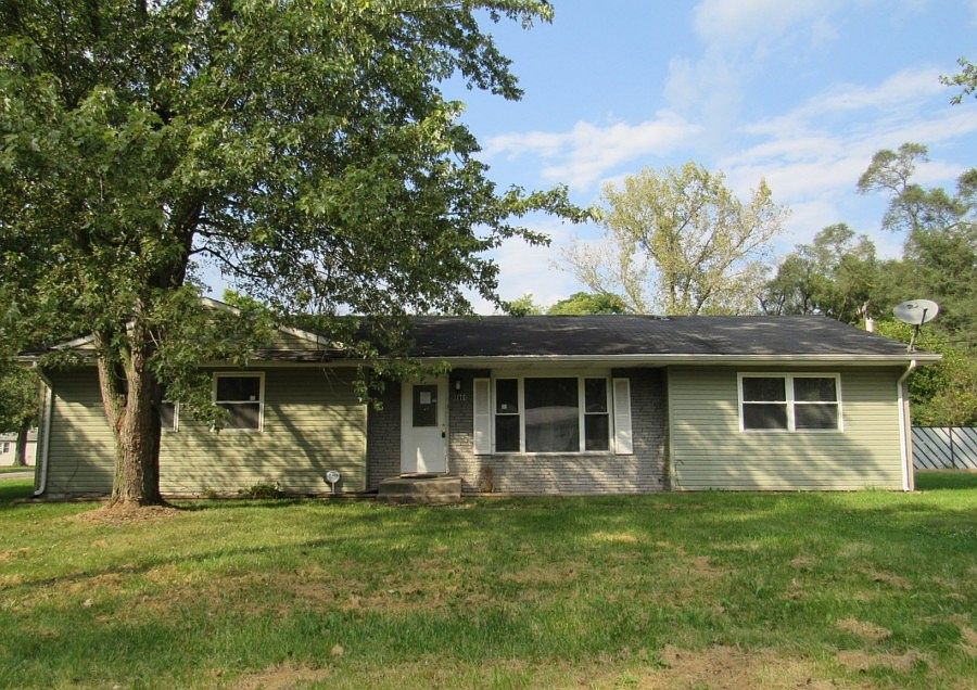1st image of 1376 W 40th Ave