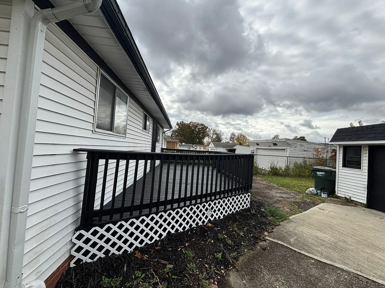 3 bed, 980 sqft, $1,600 — Photo 2