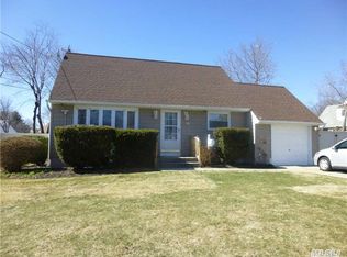 116 Applegate Dr, Central Islip, NY