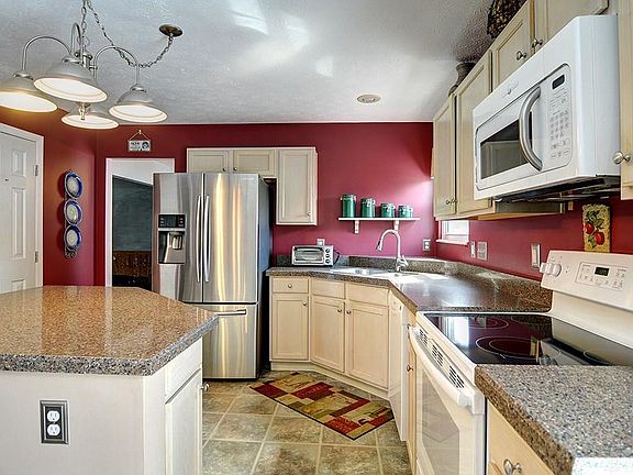 4th image of 2184 Blanton Dr