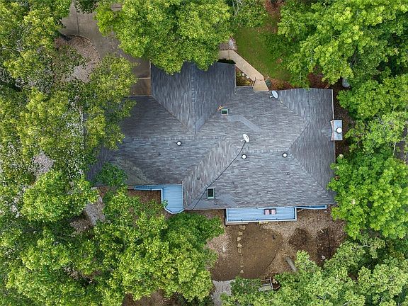 3rd image of 72 Stonehaven Dr