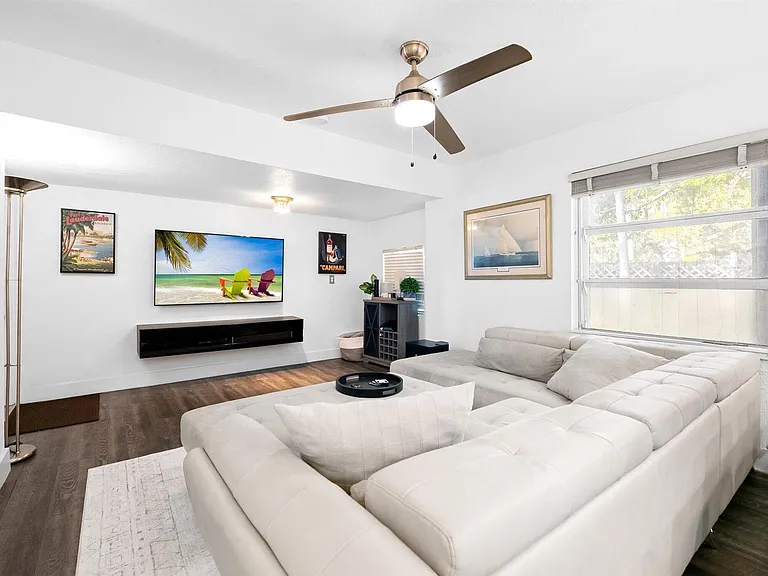 1140 SW 9th Ave — Photo 4