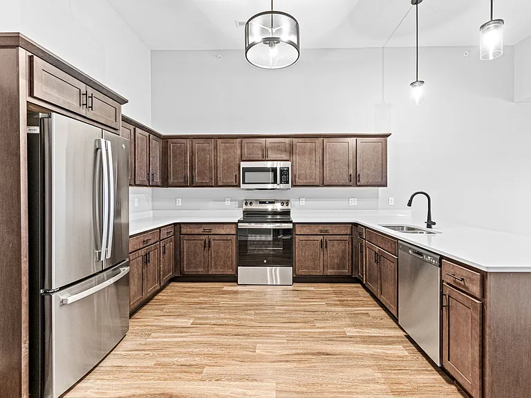 Spring Rose Cir — Photo 42