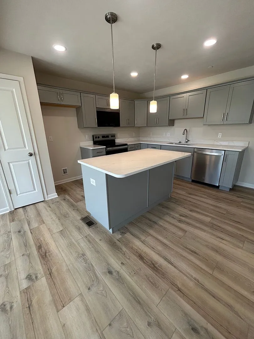 3 Bedroom, 2 1/2 Bath Townhouse- Brand new — Photo 4