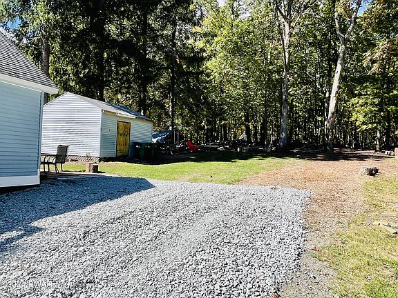 4th image of 709 Lakeshore Dr