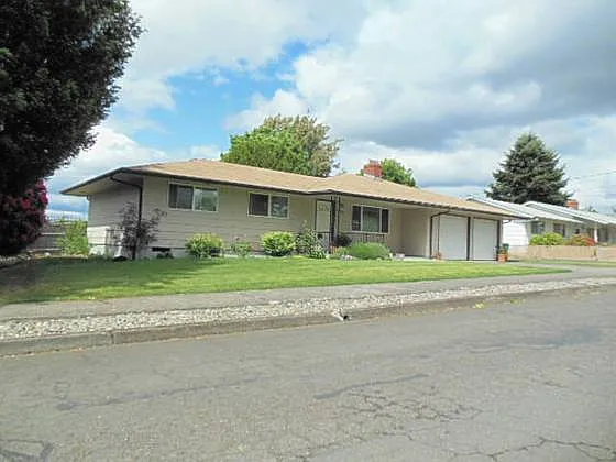 2025 NW 6th Dr photo 1