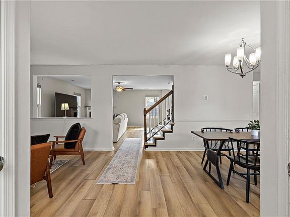 4th image of 119 Stoney Ridge Ave