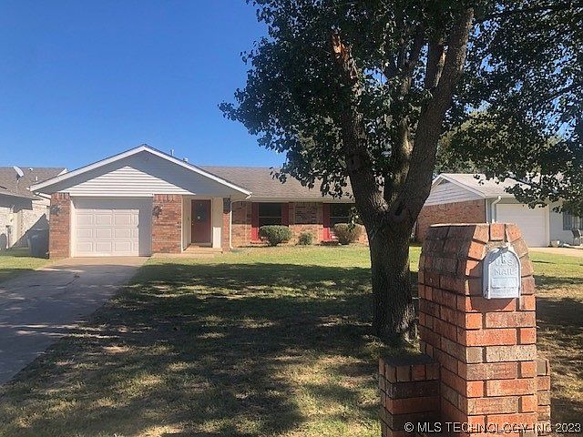 1st image of 1938 Green Meadows Dr