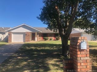 1938 Green Meadows Dr, McAlester, OK 74501