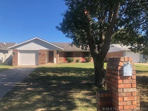 1938 Green Meadows Dr, McAlester, OK 74501