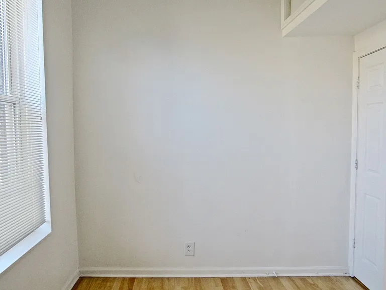 1332 W Erie St #2R — Photo 4