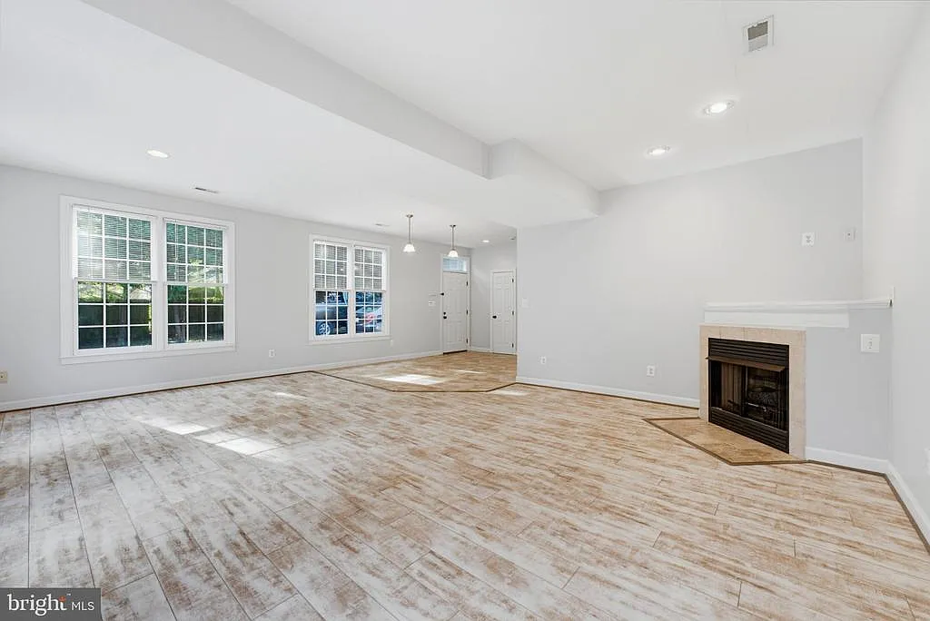 2 bed, 1.5 bath, 1200 sqft, $2,600 — Photo 2
