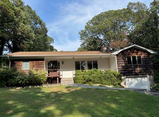 189 Roosevelt Blvd, Hauppauge, NY 11788