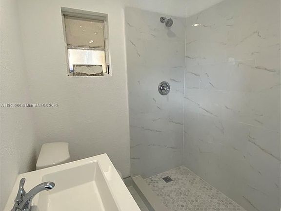 4th image of 1025 NW 7th Ave #B
